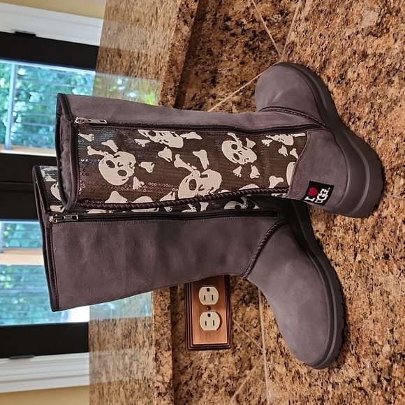 UGG Shoes - NWOT UGG I ❤️ UGG Sequin Skull Boots - SZ 10